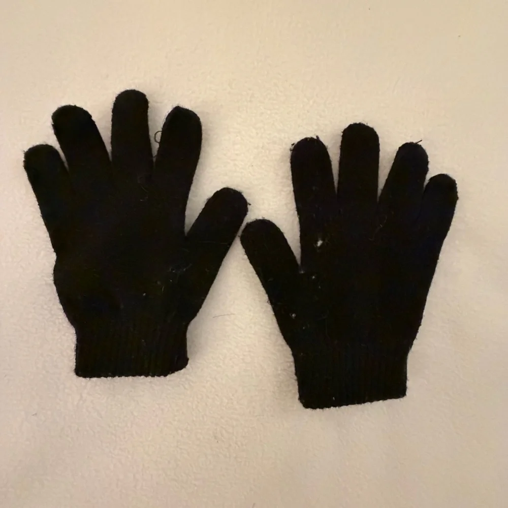 🎈 5/$5 Black Toddler Size Gloves